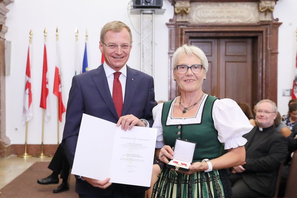 Annemarie Seiringer erhält Verdienstmedaille des Landes Oberösterreich